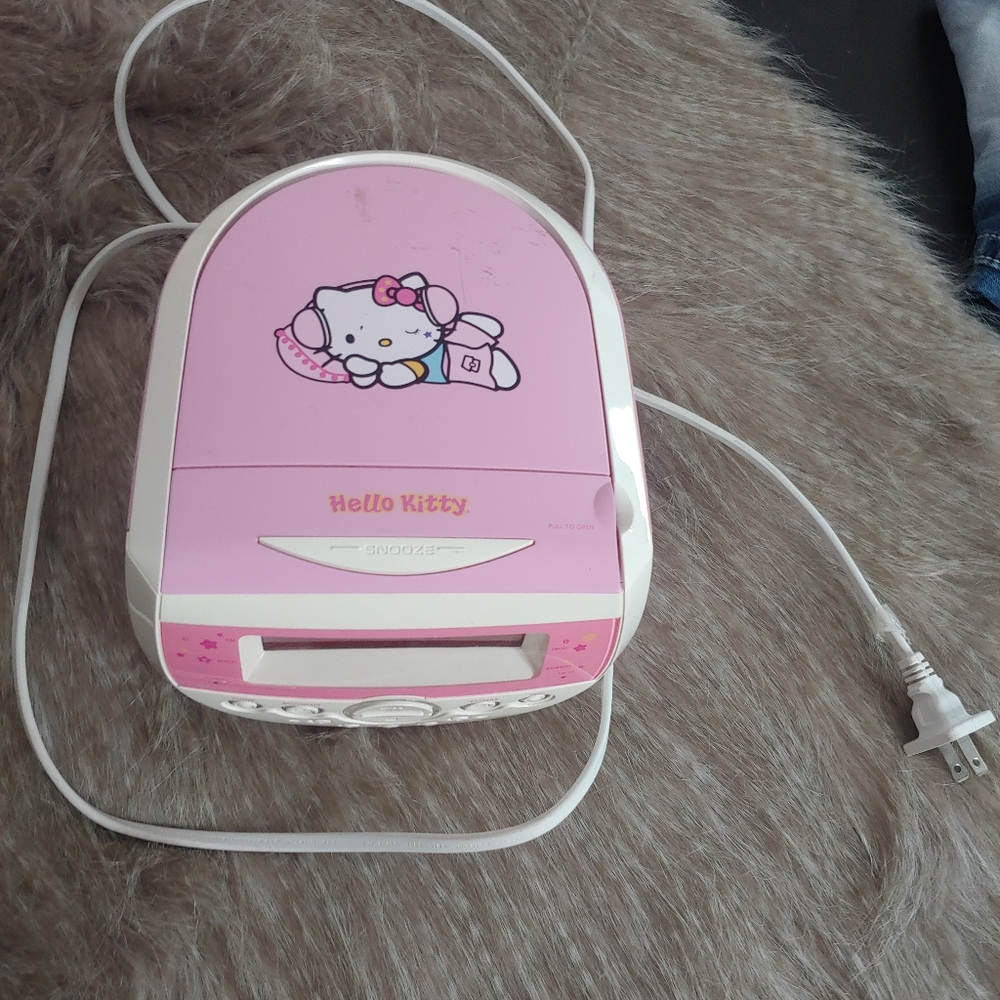 HP • Hello Kitty • Pink y2k CD player radio boom box